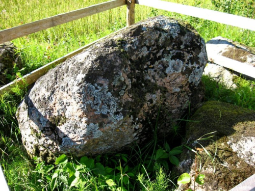 Dovnarsky boulder