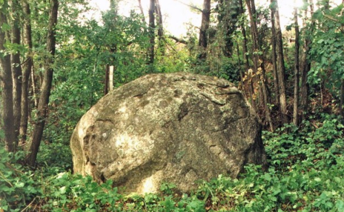 Korovy Kamen Chernishkovsky boulder